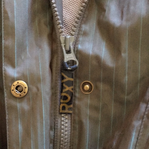 Roxy Snow coveralls. Taupe/turquoise pinstripes. Onesie. Hood/faux fur. Size S. - Picture 14 of 15